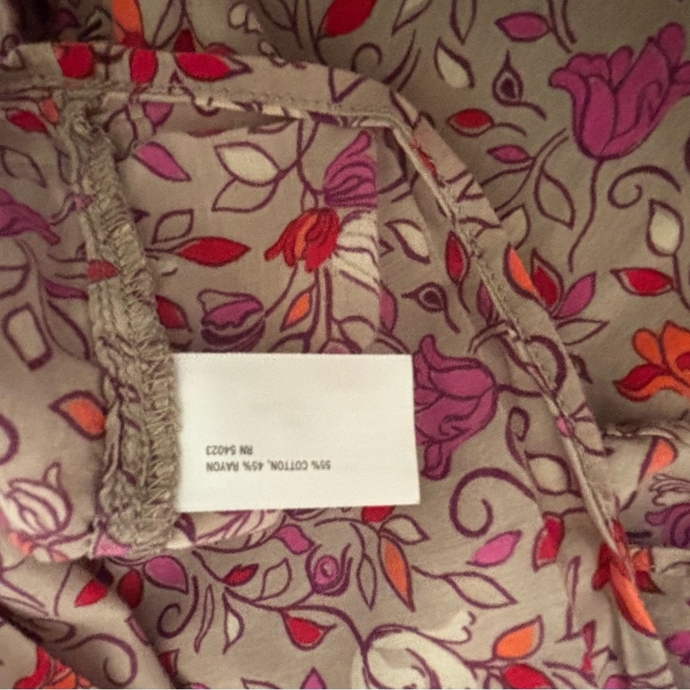 Old Navy Women’s Sleeveless Blouse -  Tan/Red/Pink Floral Design - Picture 4 of 5